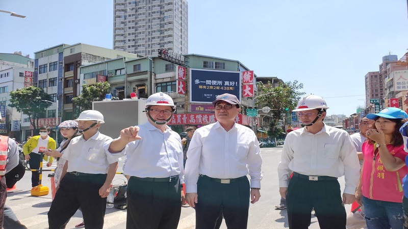 李四川視察自立路橋拆除工程進度　宣布提前通車