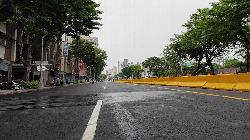自強陸橋日夜趕工拆除　3日提前開放通車