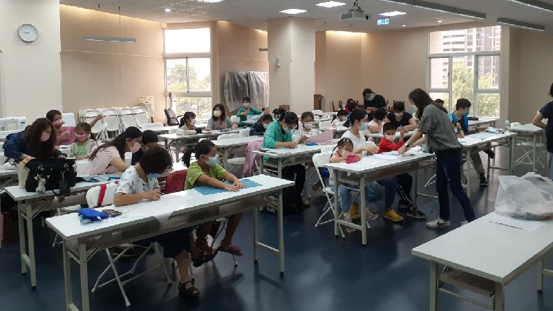 河堤圖書館拼布課　親子一同體驗縫紉手作樂趣