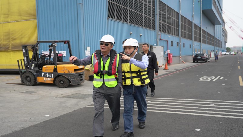 台船公司順利完成　潛艦國造原型艦海鯤軍艦浮船作業