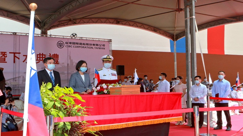 海軍新型兩棲船塢運輸艦命名暨下水典禮　總統命名「玉山軍艦」