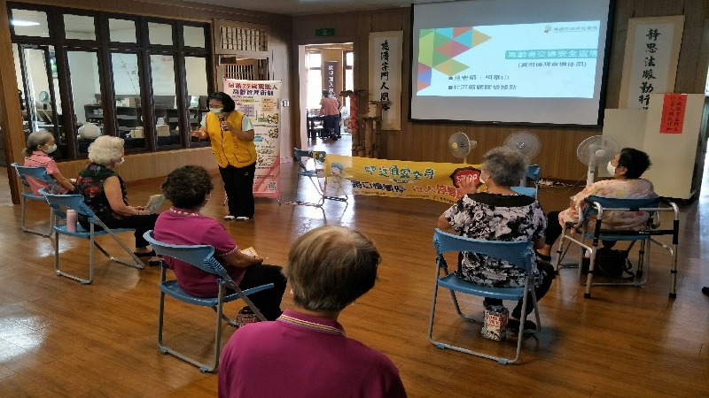 交通安全月　高齡路口交通安全宣導