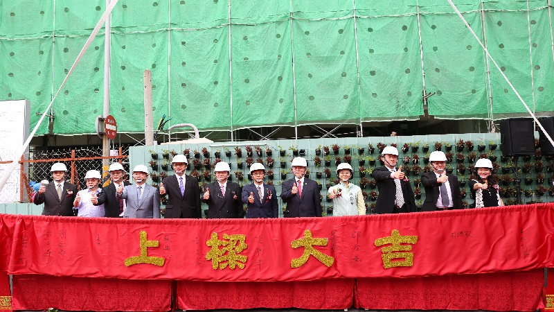 高雄加工區前瞻智造新基地首波工程上樑典禮　4大廠進駐增３０００就業