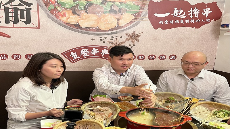 2021大港吃鍋熱騰騰開跑 　高雄議員老饕澎湃開鍋 　點名辣個男人接力吃鍋