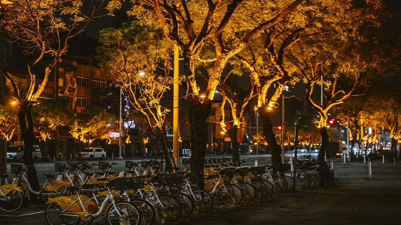 點亮高雄表參道商圈、公園路綠帶　創新城市光環境營造　