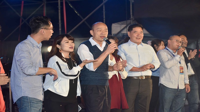 春吶high翻旗津  韓國瑜高唱「讀你」