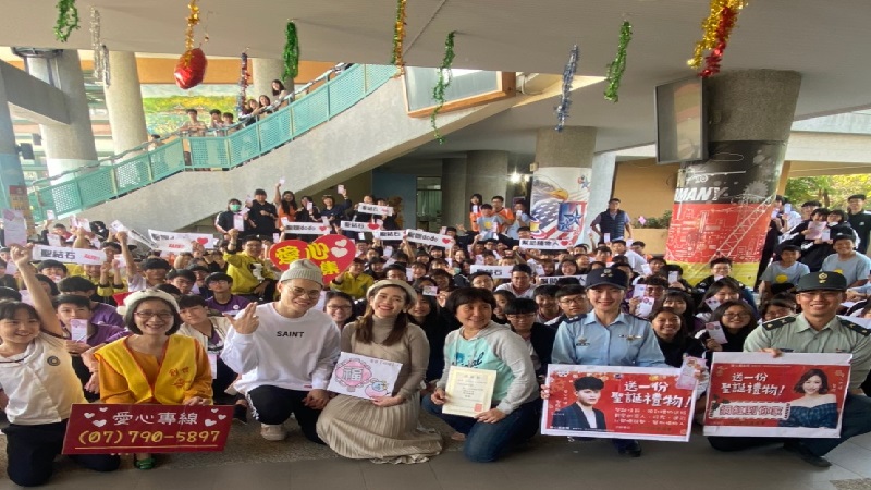 「聖結石』扮聖誕老公公　獻給弱勢專「鼠」祝福