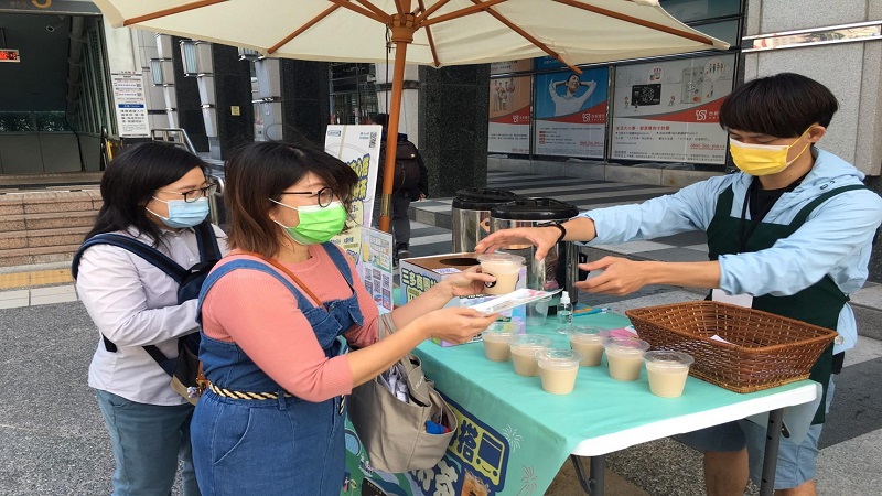 高市推出「公共運輸安心搭，一起防疫送好茶　11/25最終場 加碼抽72小時MeN Go+時數卡