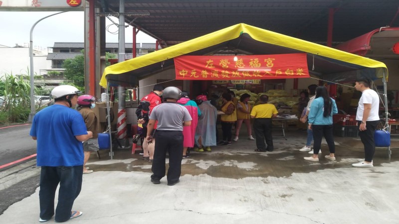 高雄左營慈福宮　舉辦中元普渡助弱勢