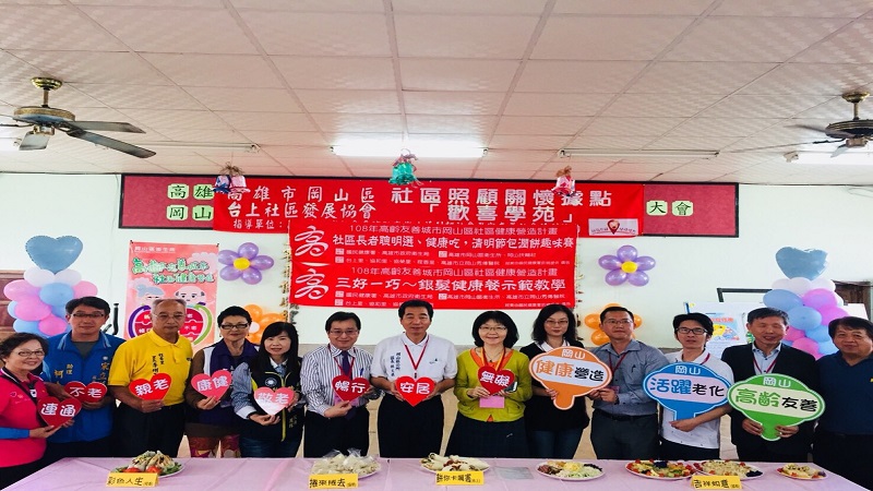清明潤餅聰明選健康吃　岡山社區長者動手包潤餅健康趣味賽