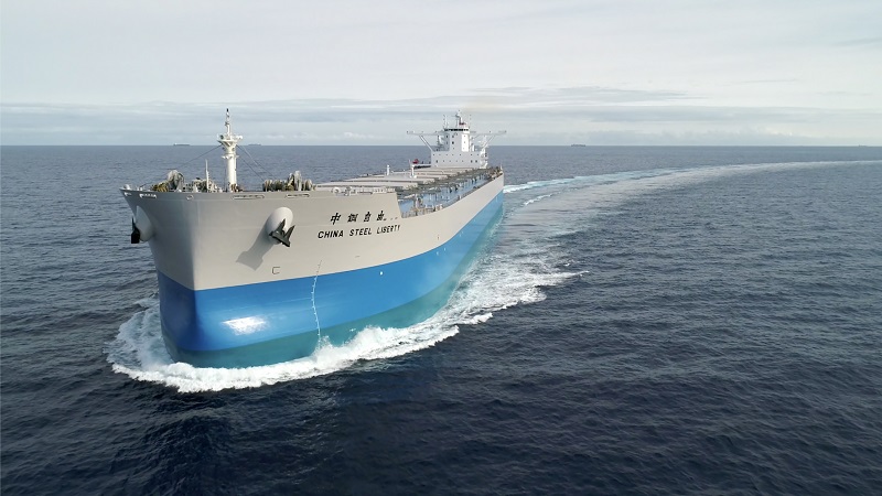 中鋼自由　首航高雄港