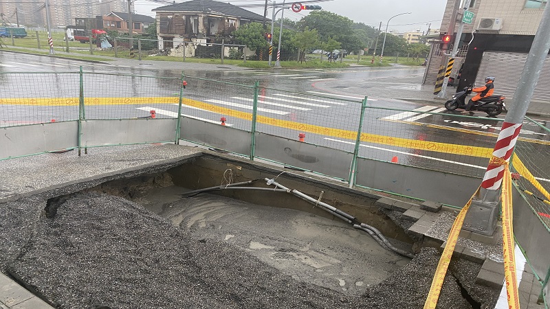 高市鳳山區勝利路近建國路口處發生人行道下陷事件　市府地政局提出說明
