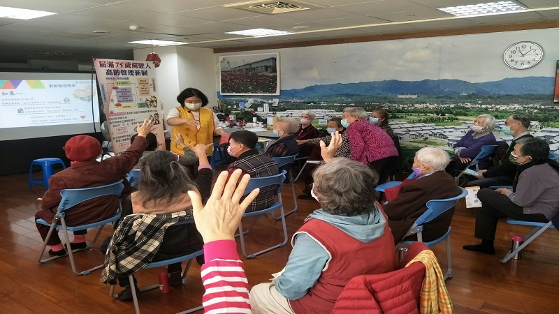 高雄市區監理所高齡交通安全宣導開跑了
