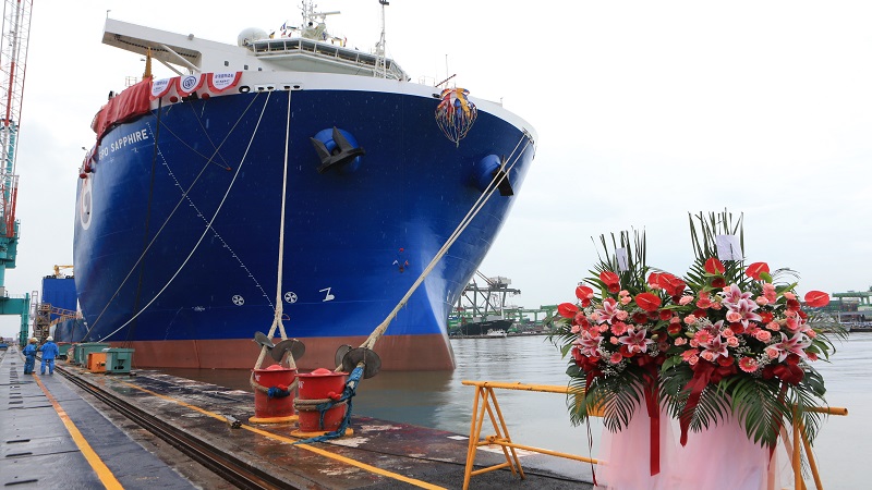 台船6.5萬載重噸級潛舉式甲板重貨載運輪　命名典禮