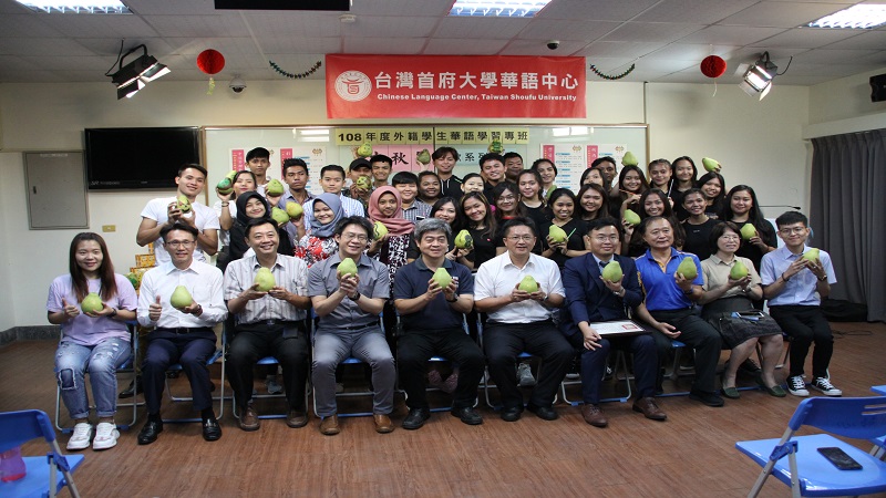 文旦柚香傳千里　台首大外籍生體會台灣人情味