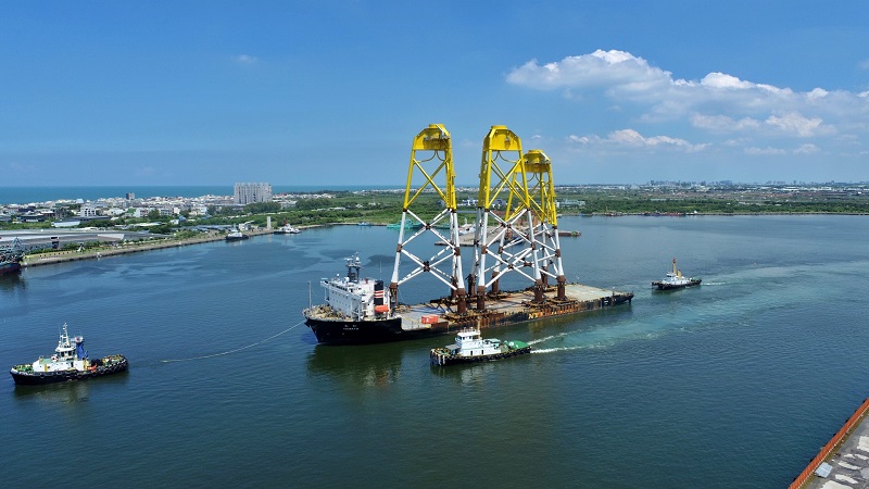 興達海基三座百分百國產化水下基礎　16日順利啟航出港