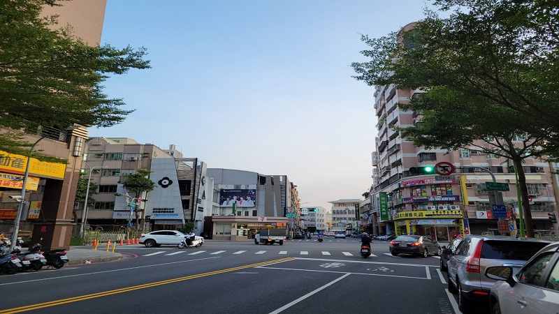 高市大順一路與南屏路口輕軌二階工程 　11/17起南北向封閉施工