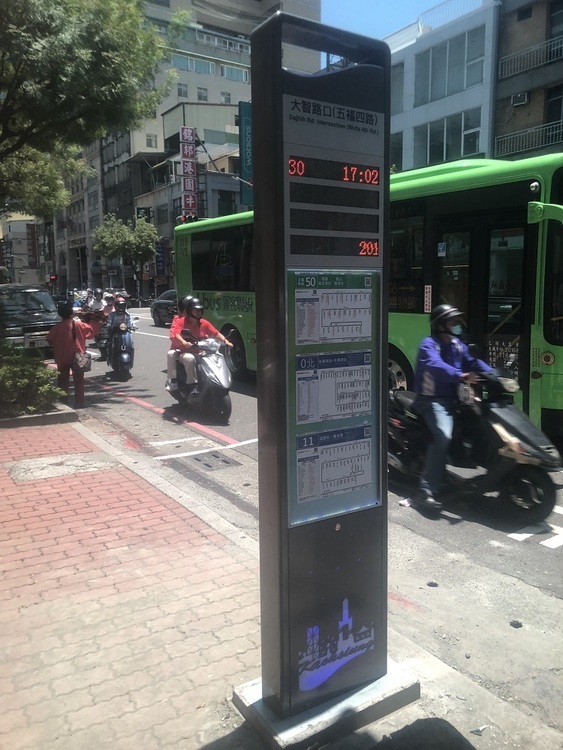 交通局建置智慧型站牌　紅色招呼燈讓你等車不用再招手