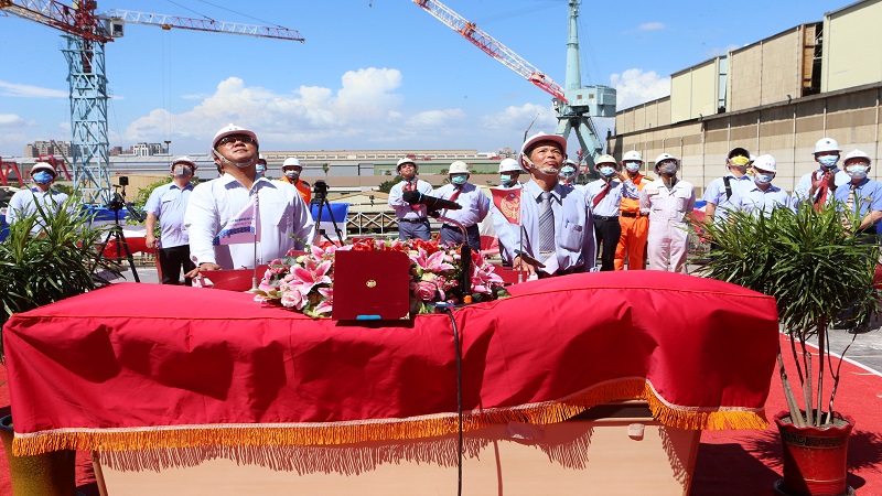 台船舉辦海巡艦艇首次豎桅典禮　豎立4000噸級巡防旗艦定海神針