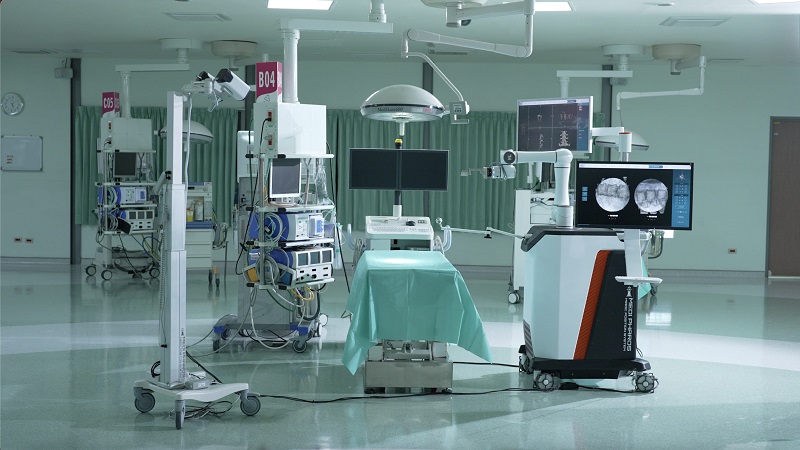 全球首創智慧骨科手術輔助系統　即時動態追跡手術輔助　獲國際雙獎R&D100、reddot榮耀肯定