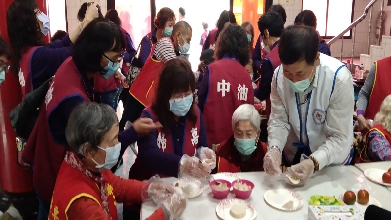台灣中油高雄煉油廠、婦女會與華山基金會　攜手弱勢團體包水餃