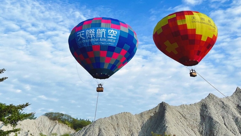 高雄月世界熱氣球歡樂倒數　飛高高限量席次開放現場購票