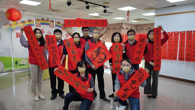 三民戶政所迎新春　邀大師現場揮毫贈春聯　稅捐處、國稅局、就業服務站同場宣導