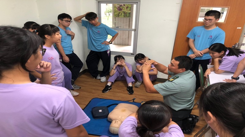 普門中學國防課程　「認識國防武器裝備暨AED & CRP急救訓練