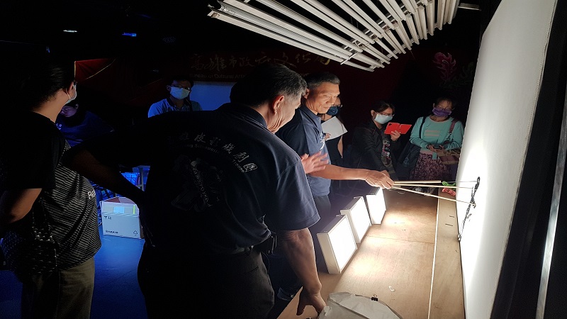 高史博與瑞儀光電攜手改良燈具　點亮皮影老舞台