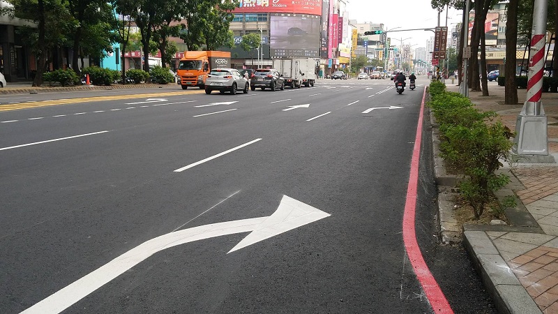 高市博愛三路與新莊一路口　佈設轉向專用車道提升路口安全