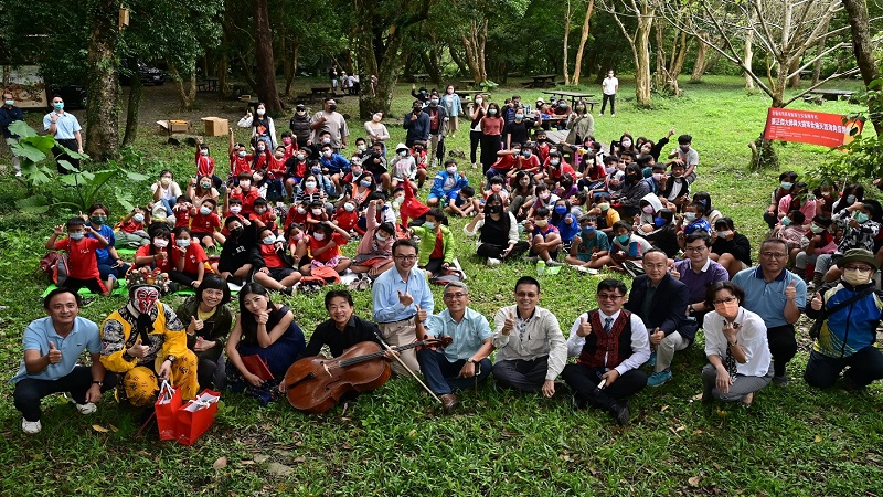 中鋼基金會攜手音樂家張正傑老師　前往偏鄉演出「走遍天涯海角音樂會」