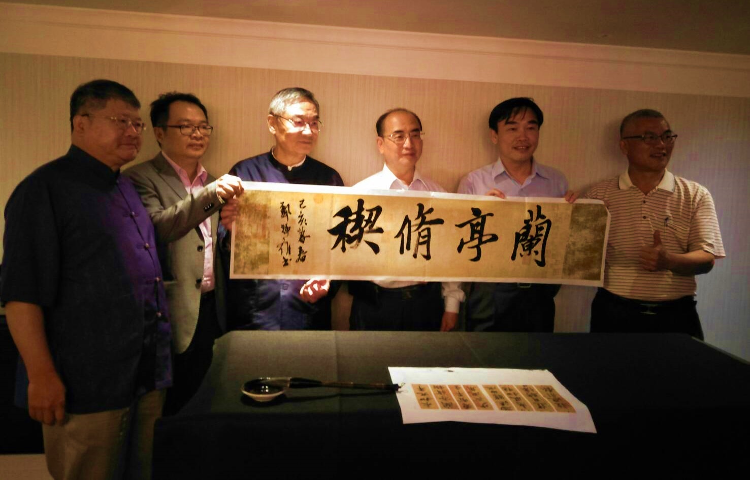緬懷書家精神 　何創時書法基金會愛河辦萬人揮毫活動