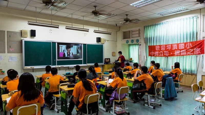 中鋼舉辦「109年度小港區各國小六年級學生鋼鐵之旅」活動