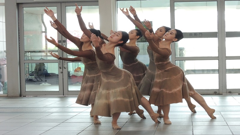 「台灣芭蕾舞團」高鐵左營站快閃演出　 