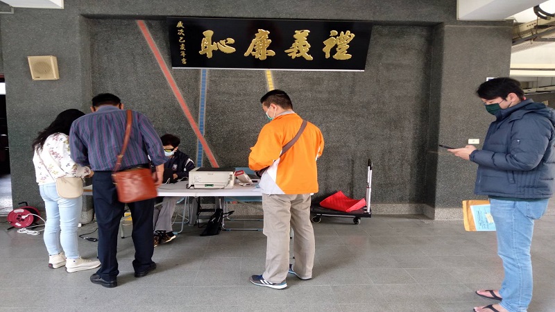 鳳山戶政前進校園駐點　協助辦理新生入學